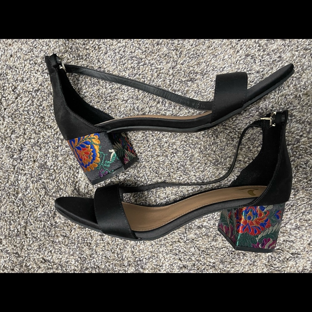 Relic dress sandals. Multi colored heel.